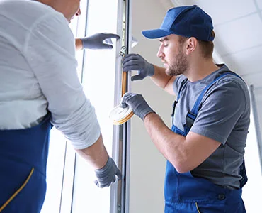 glass repair experts in Midway, FL